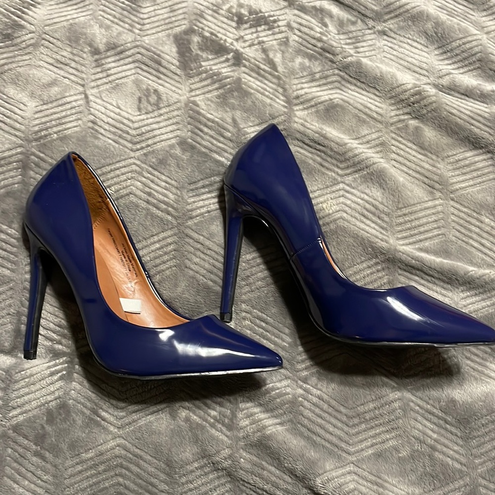 Navy blue pumps
